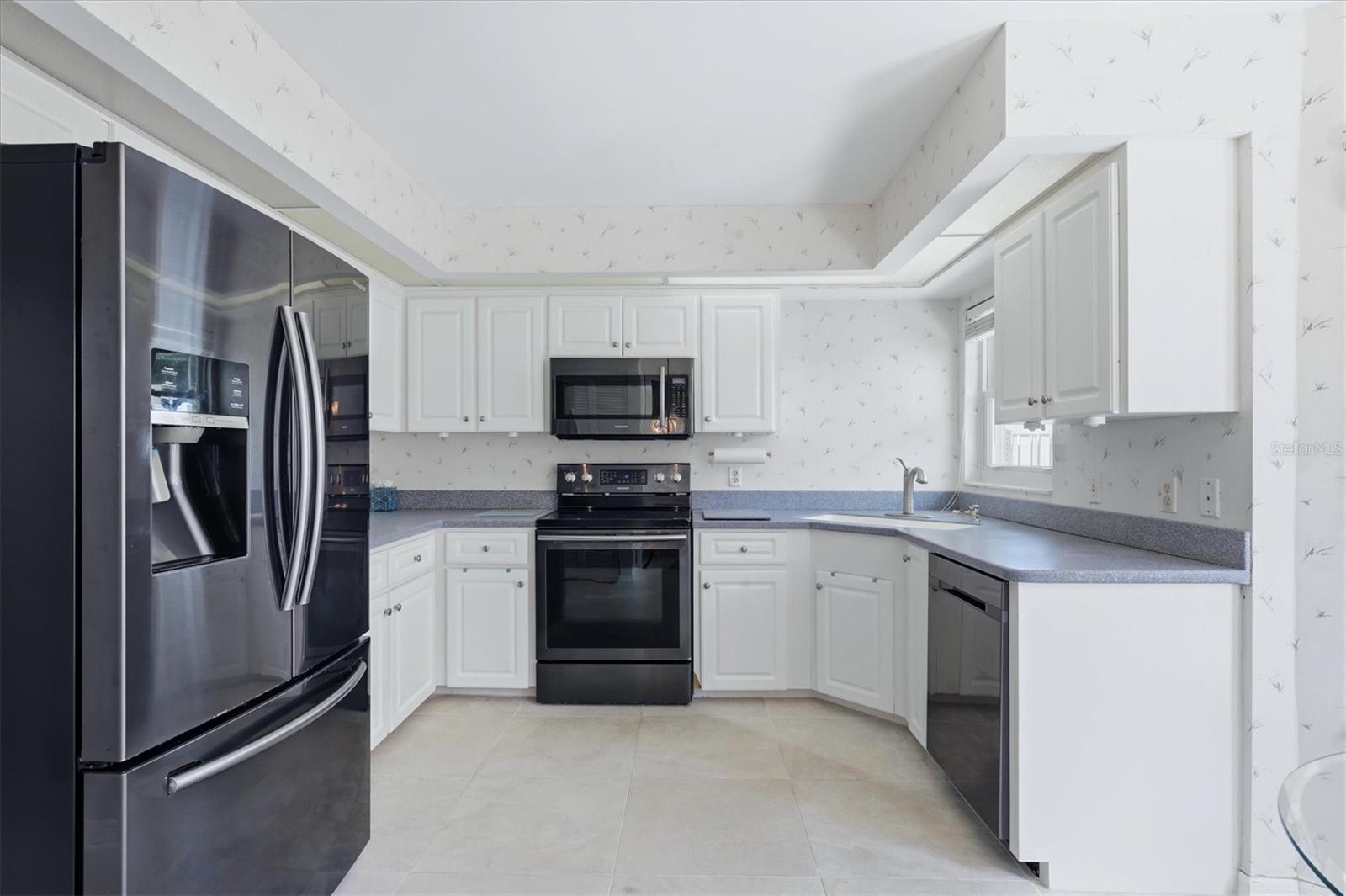 Image 10 of 29 For 733 Harrington Lake Drive N 25