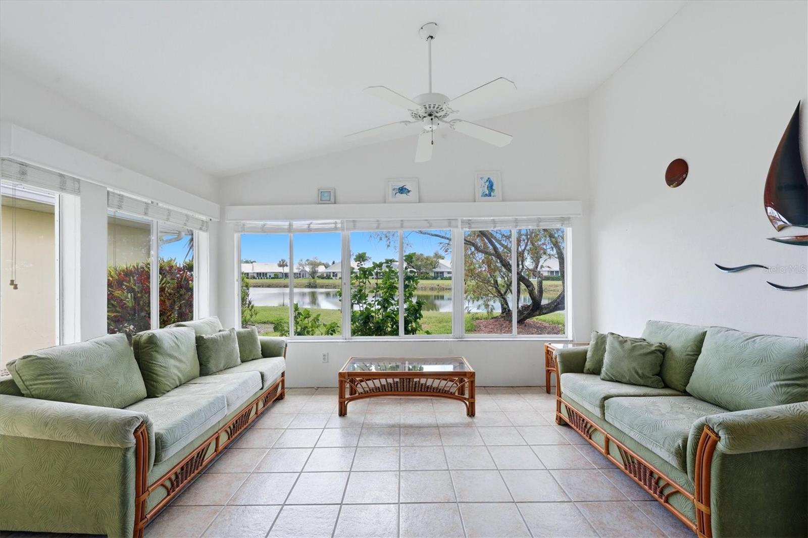 Image 12 of 29 For 733 Harrington Lake Drive N 25