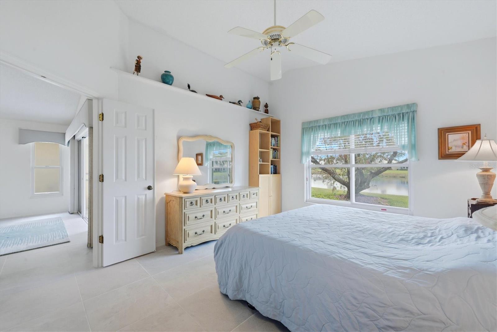 Image 14 of 29 For 733 Harrington Lake Drive N 25