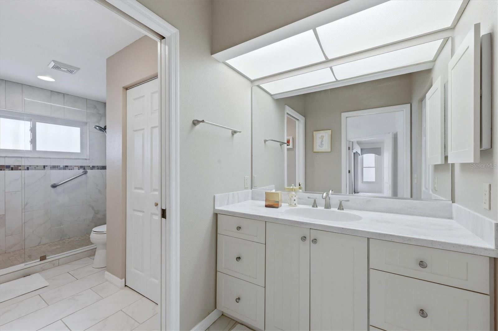 Image 15 of 29 For 733 Harrington Lake Drive N 25