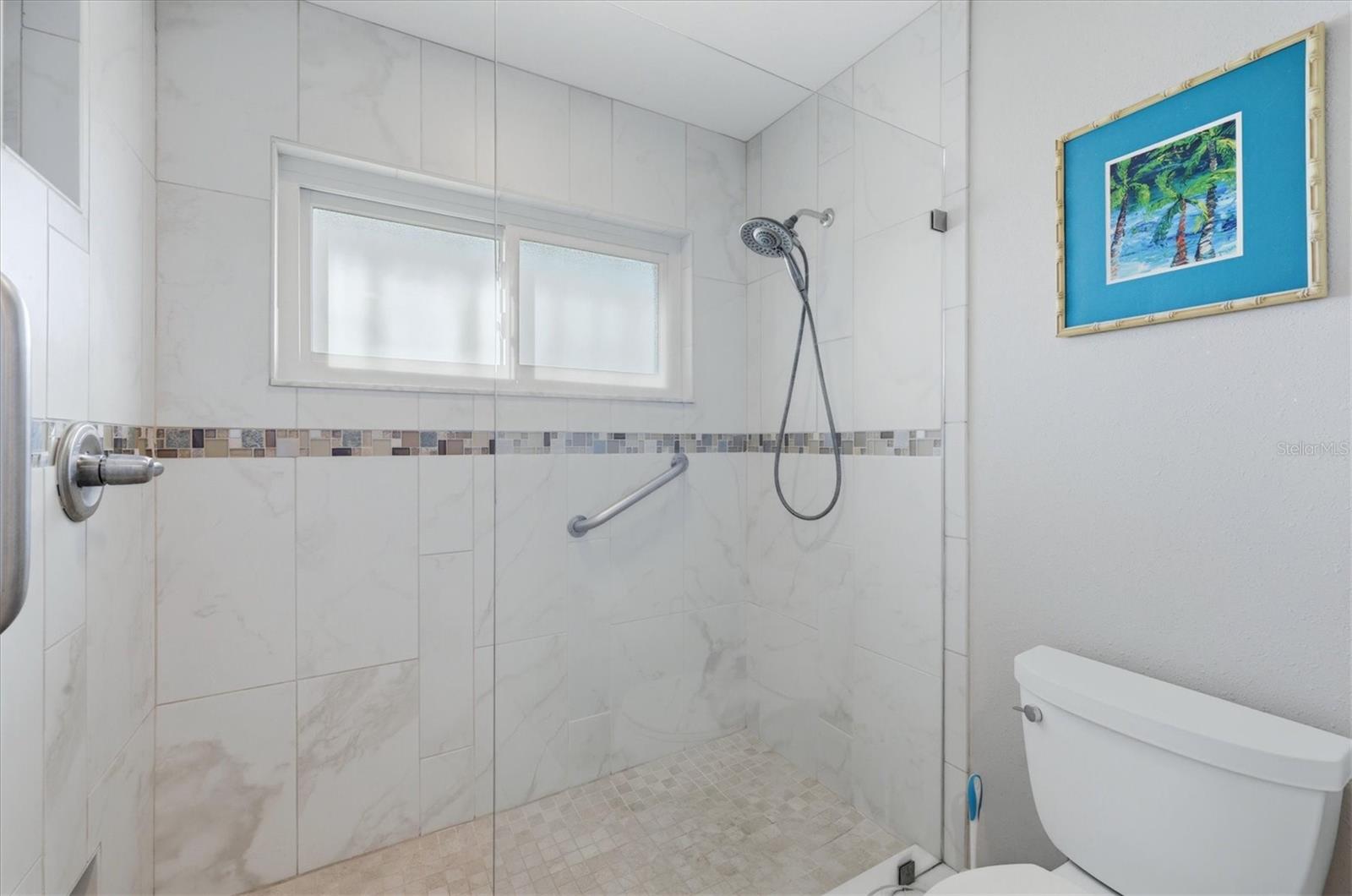 Image 16 of 29 For 733 Harrington Lake Drive N 25