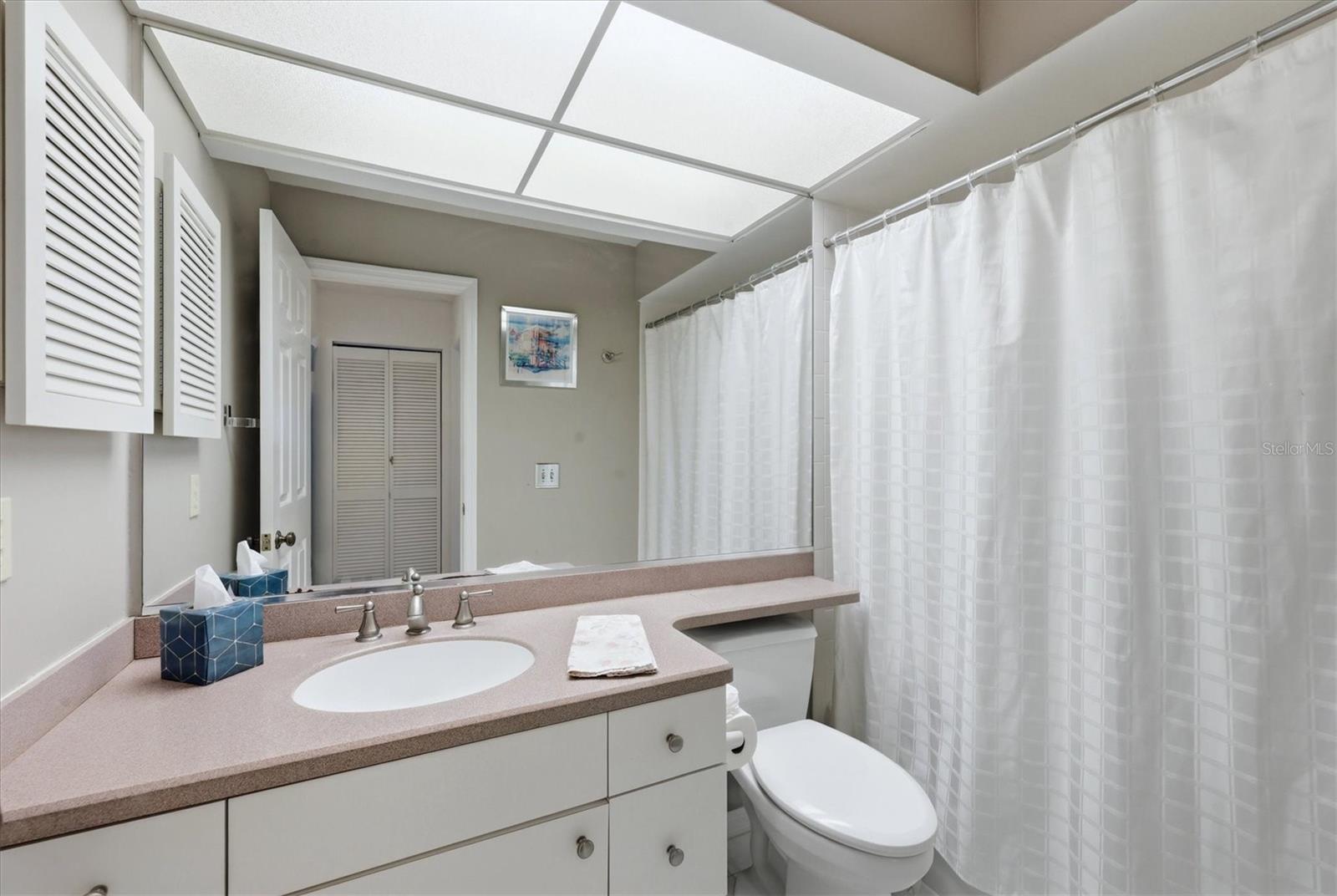 Image 18 of 29 For 733 Harrington Lake Drive N 25