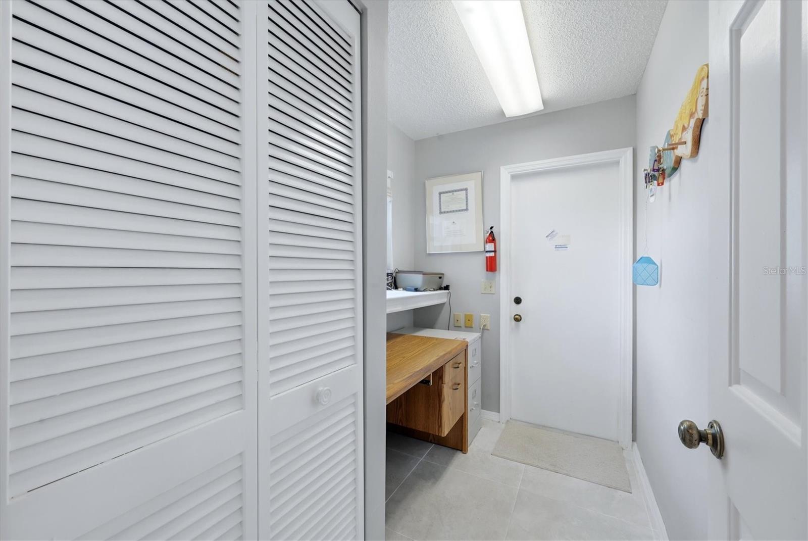 Image 19 of 29 For 733 Harrington Lake Drive N 25