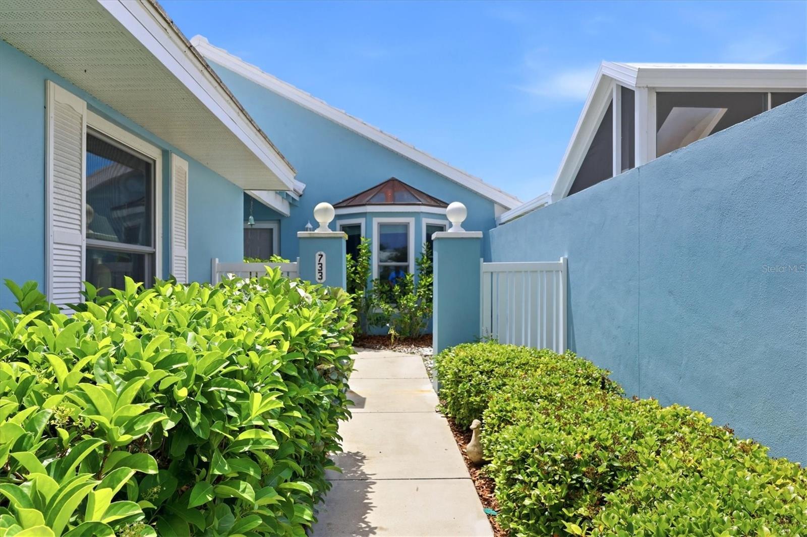 Image 2 of 29 For 733 Harrington Lake Drive N 25