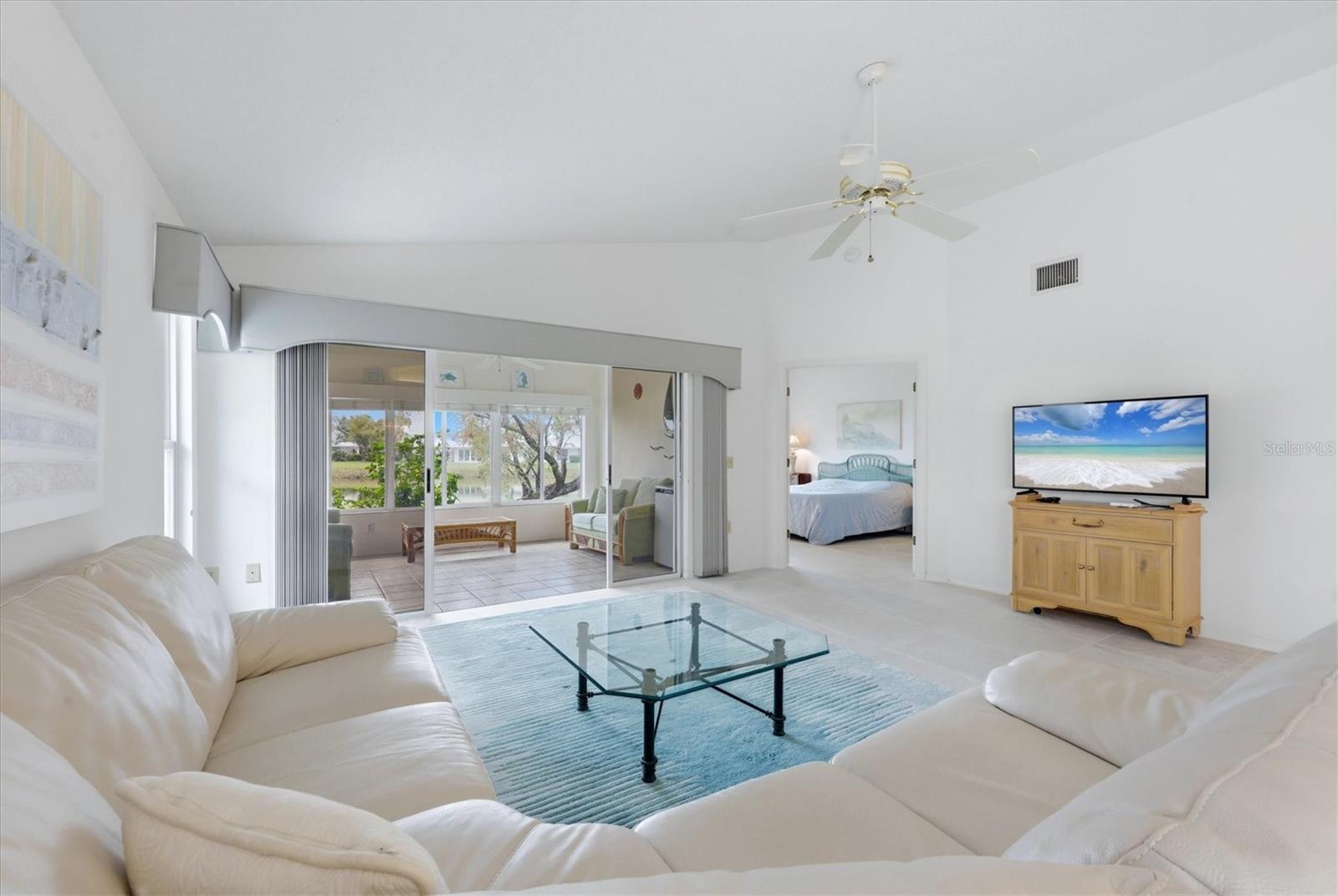 Image 5 of 29 For 733 Harrington Lake Drive N 25