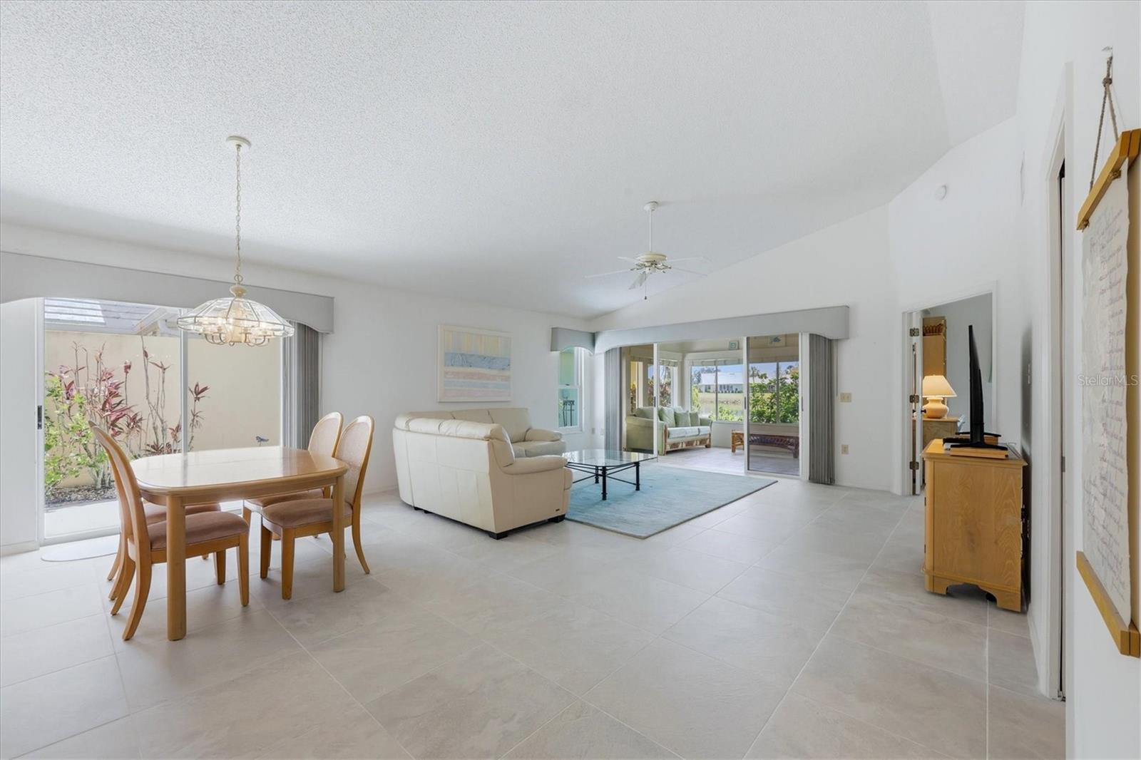 Image 7 of 29 For 733 Harrington Lake Drive N 25