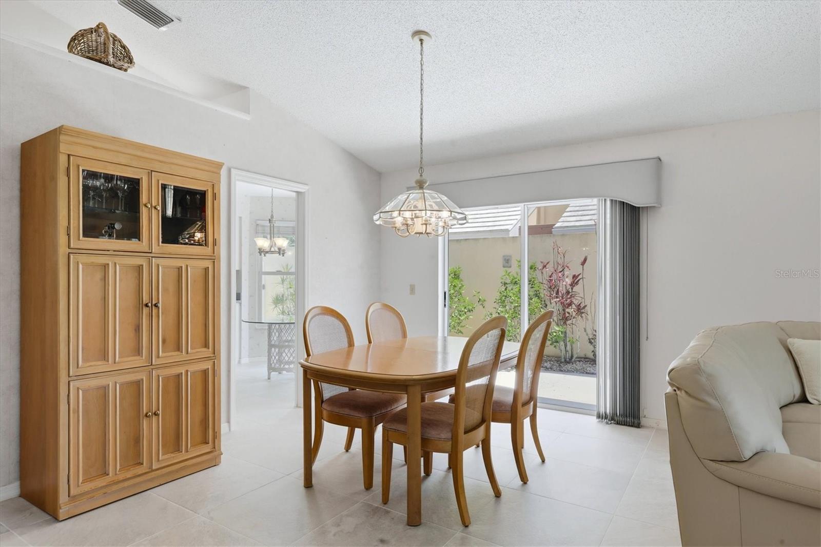 Image 8 of 29 For 733 Harrington Lake Drive N 25