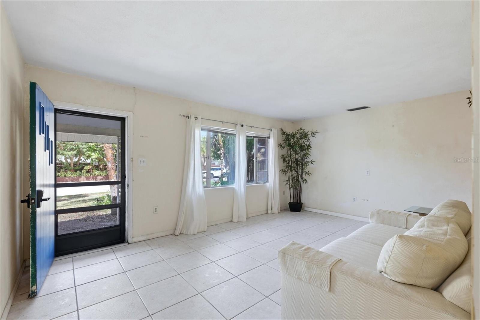 Image 13 of 32 For 4003 Booth Place