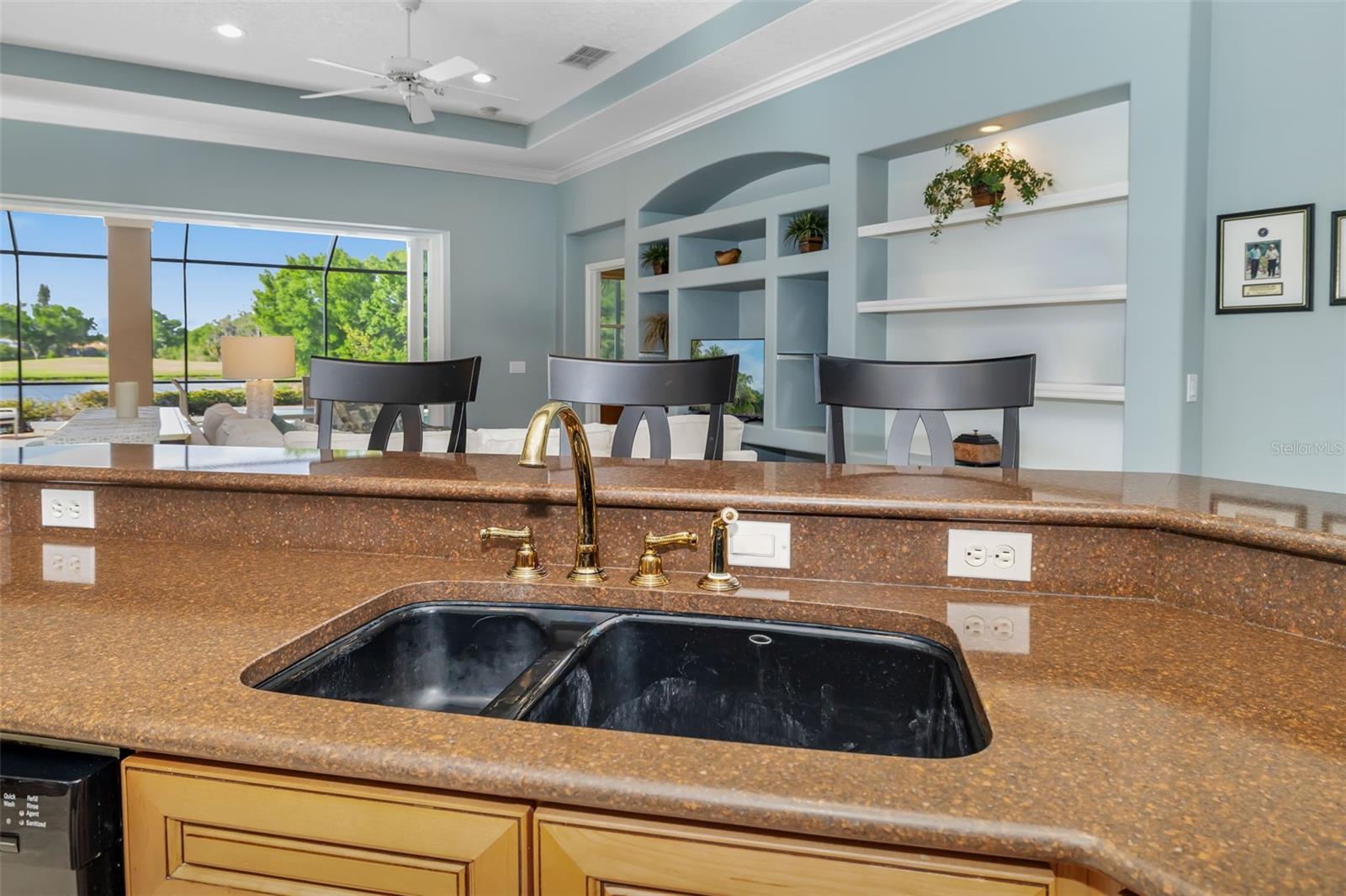 Image 18 of 97 For 9811 Portside Terrace