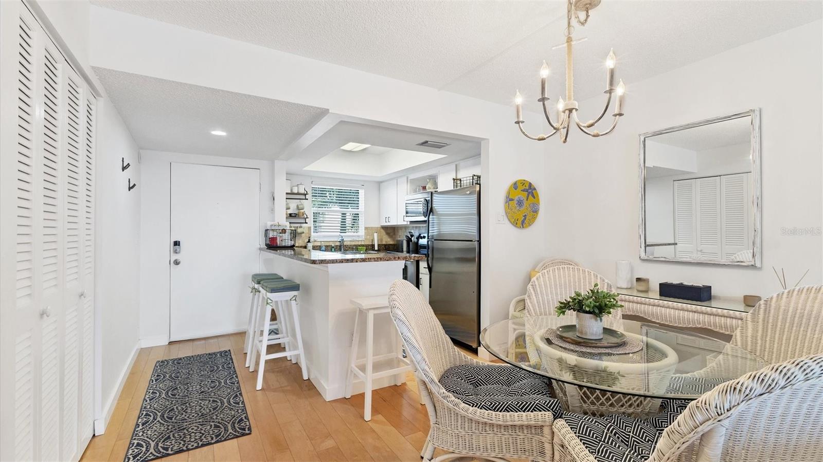 Image 18 of 43 For 9200 Midnight Pass Road 24