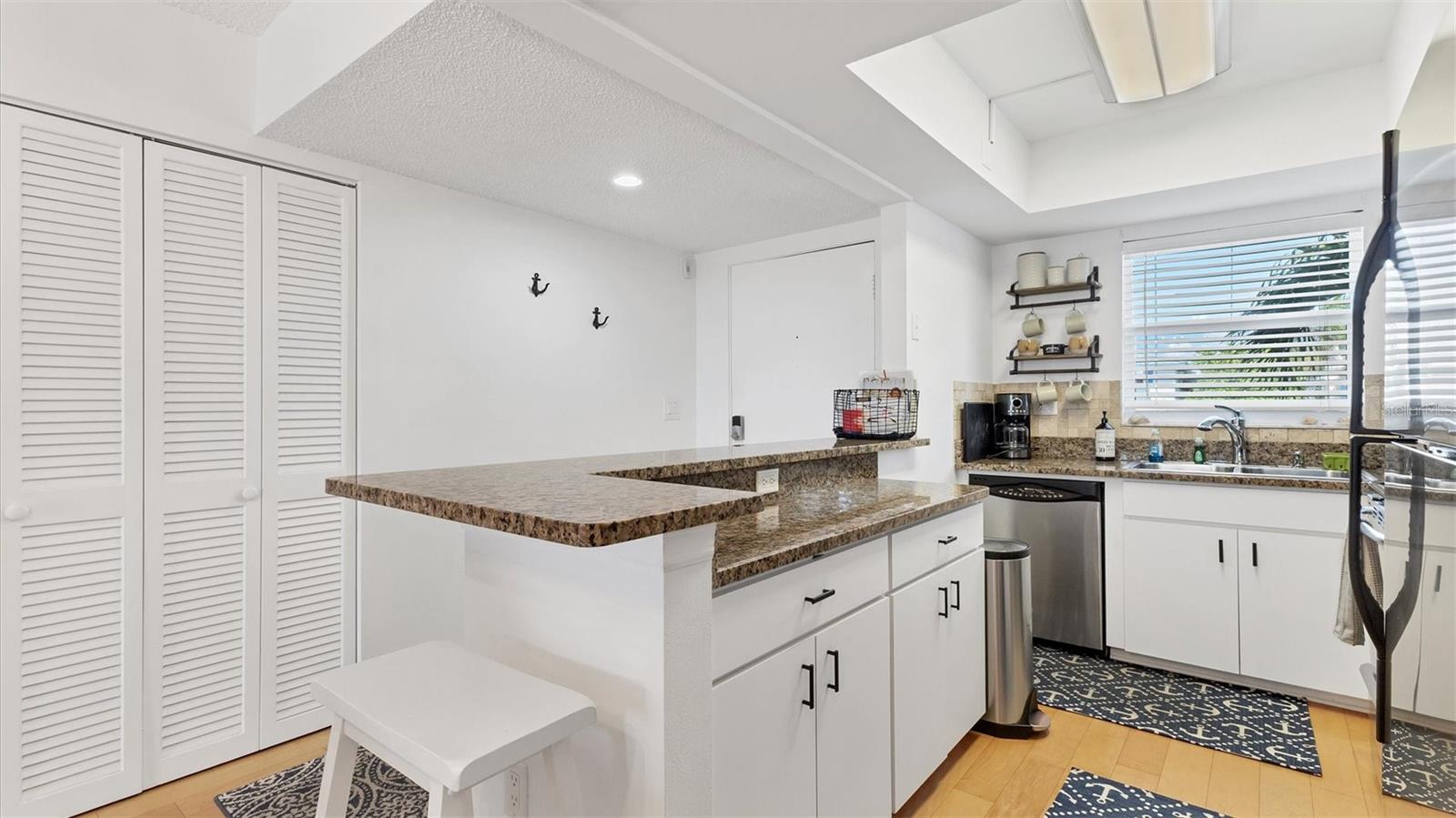 Image 20 of 43 For 9200 Midnight Pass Road 24