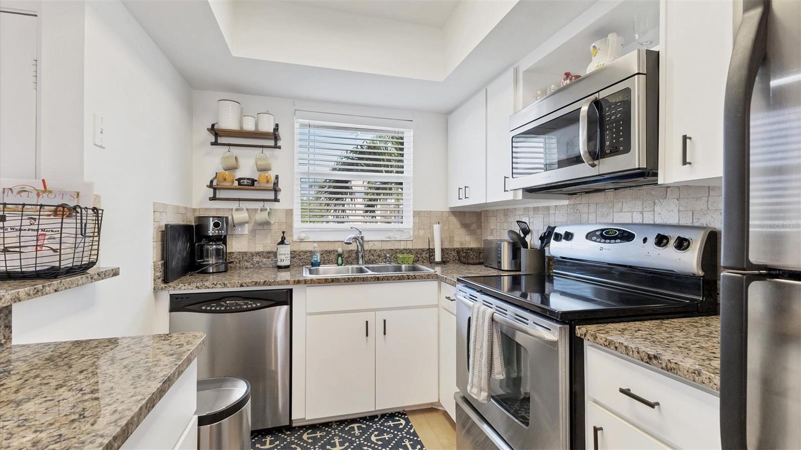 Image 21 of 43 For 9200 Midnight Pass Road 24