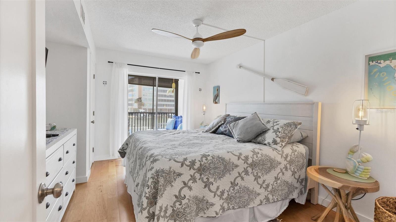 Image 22 of 43 For 9200 Midnight Pass Road 24