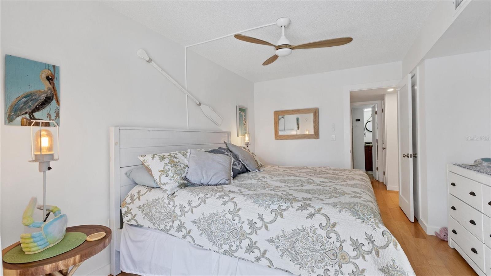 Image 23 of 43 For 9200 Midnight Pass Road 24