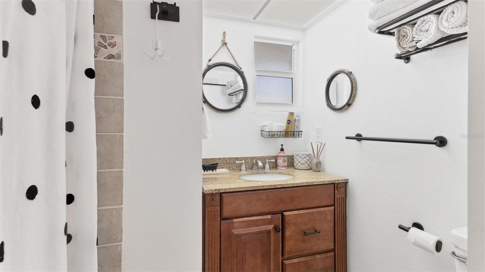 Image 24 of 43 For 9200 Midnight Pass Road 24