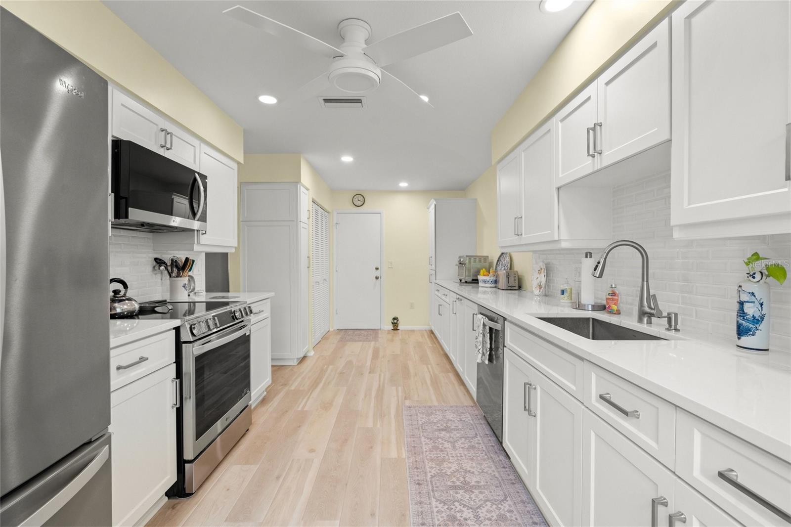 Image 15 of 41 For 4688 Oak Hollow Drive 25