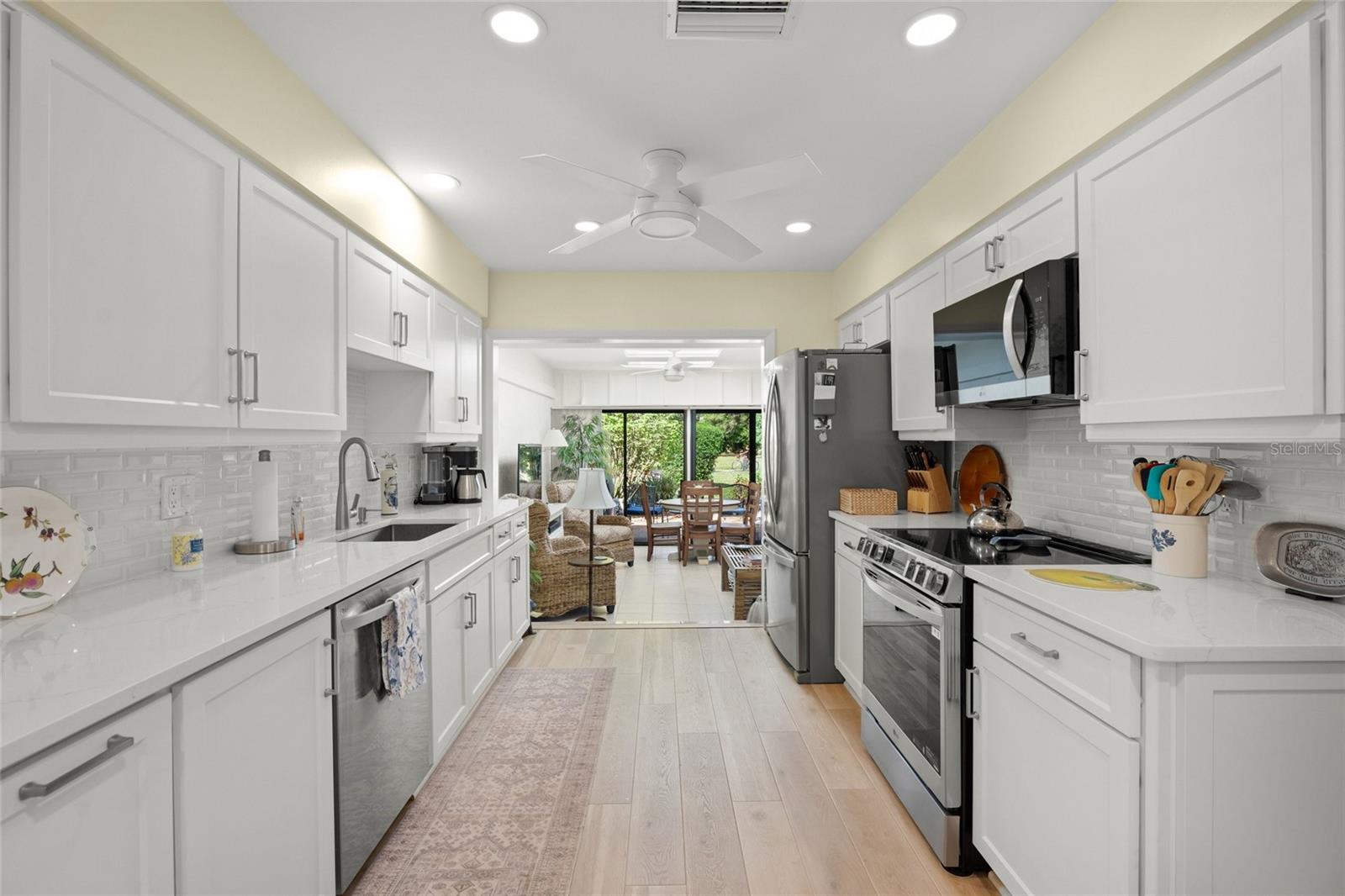 Image 16 of 41 For 4688 Oak Hollow Drive 25