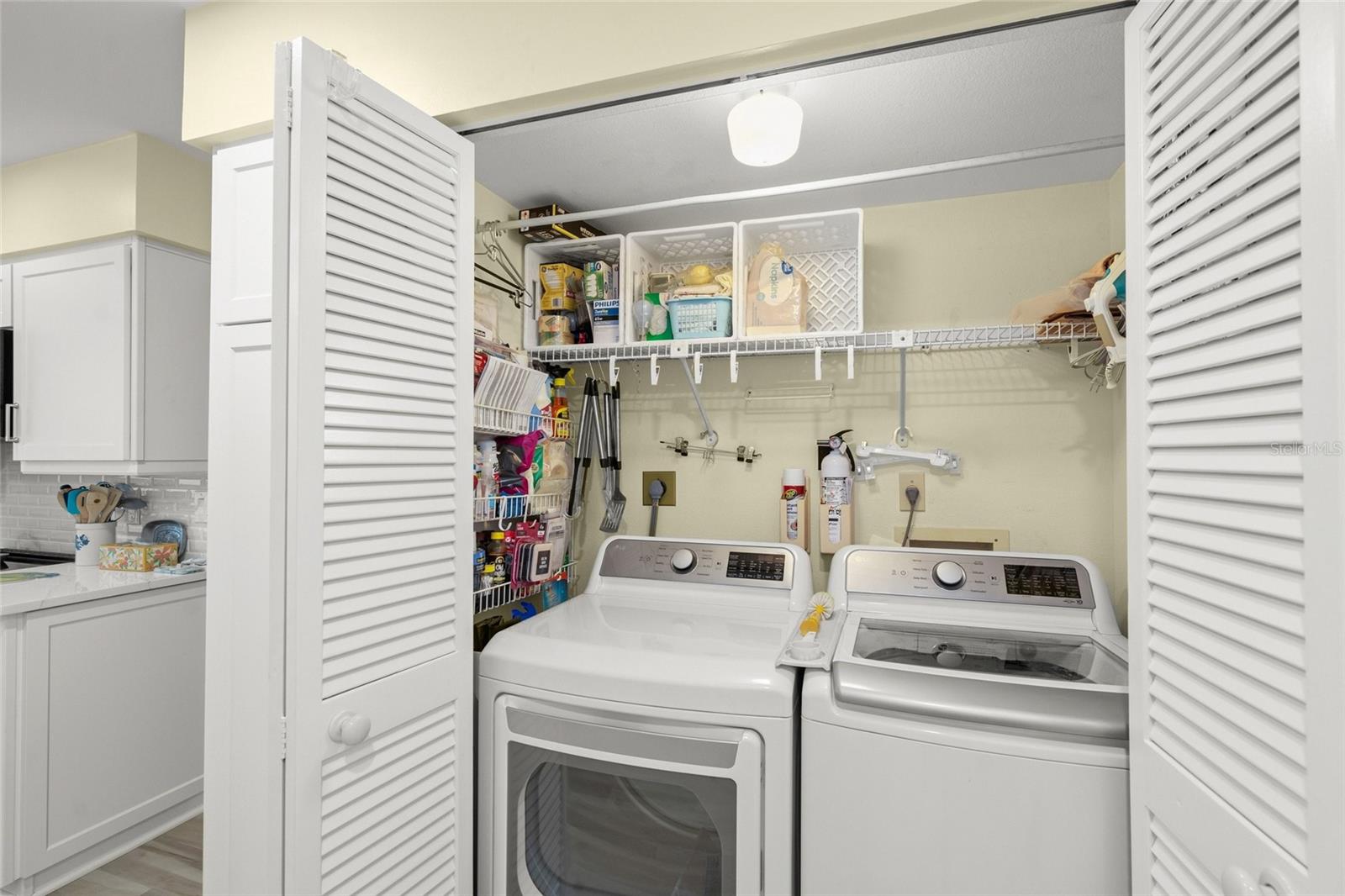 Image 17 of 41 For 4688 Oak Hollow Drive 25