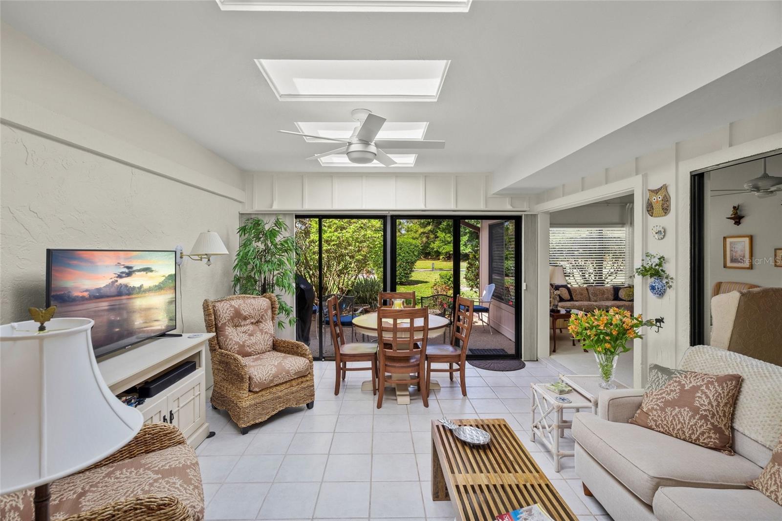 Image 18 of 41 For 4688 Oak Hollow Drive 25