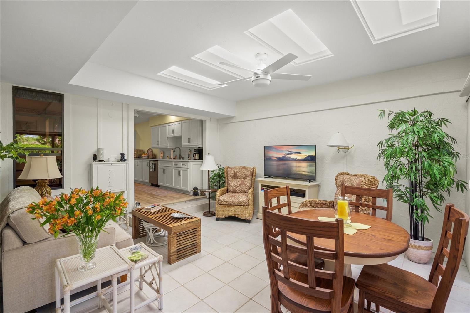 Image 21 of 41 For 4688 Oak Hollow Drive 25