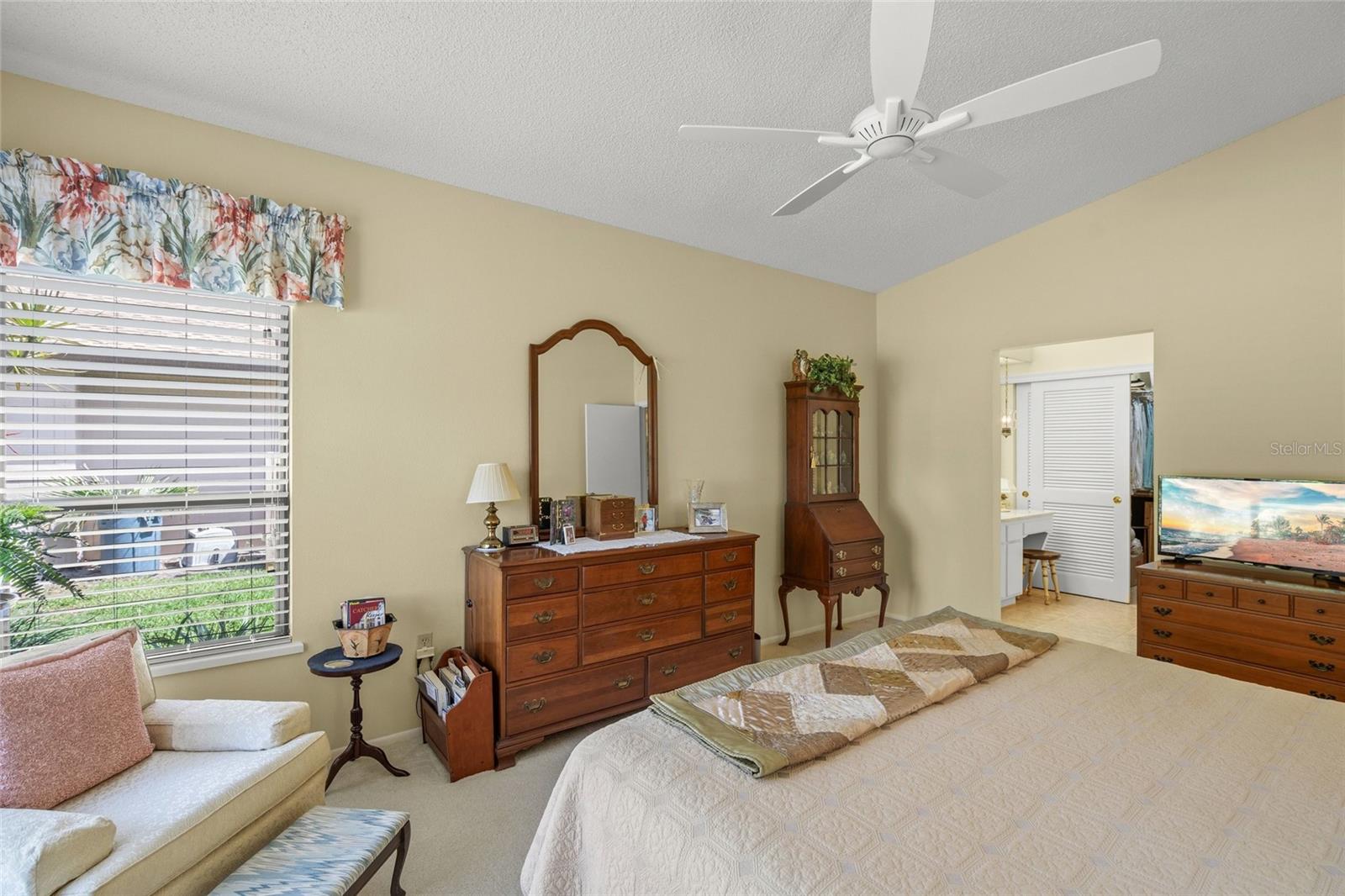 Image 26 of 41 For 4688 Oak Hollow Drive 25