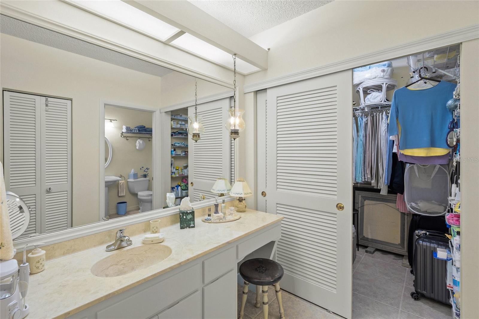 Image 27 of 41 For 4688 Oak Hollow Drive 25