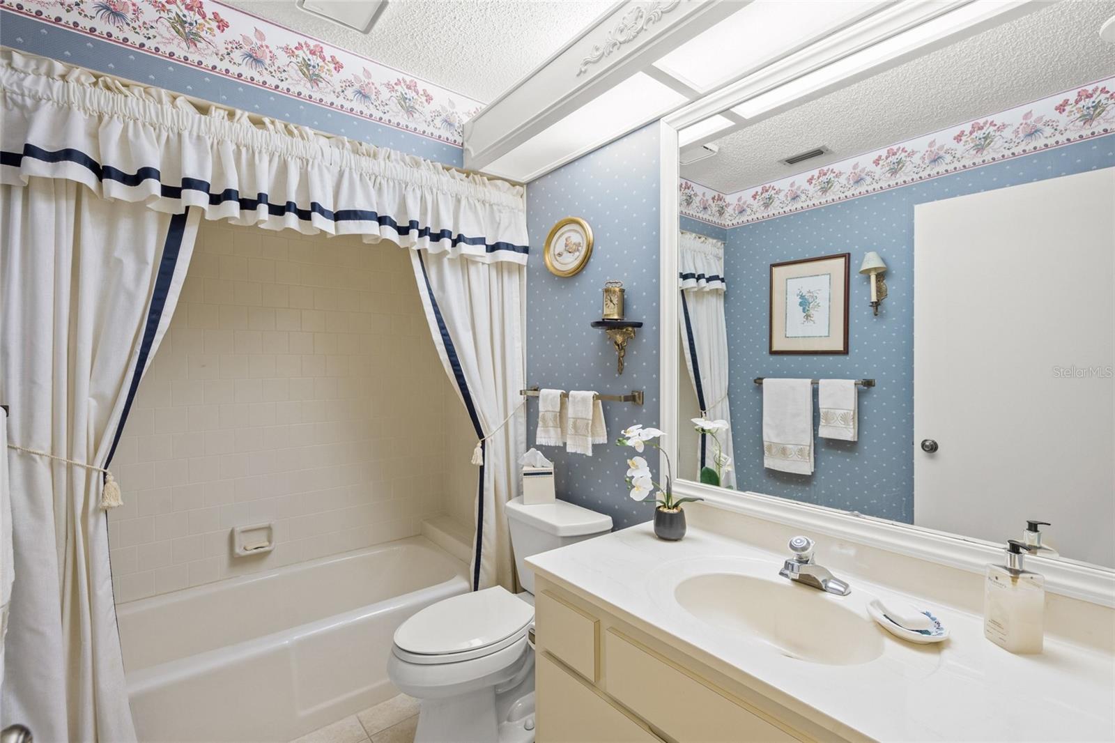 Image 32 of 41 For 4688 Oak Hollow Drive 25