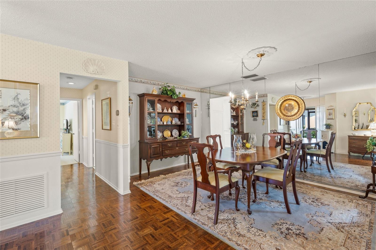 Image 5 of 41 For 4688 Oak Hollow Drive 25