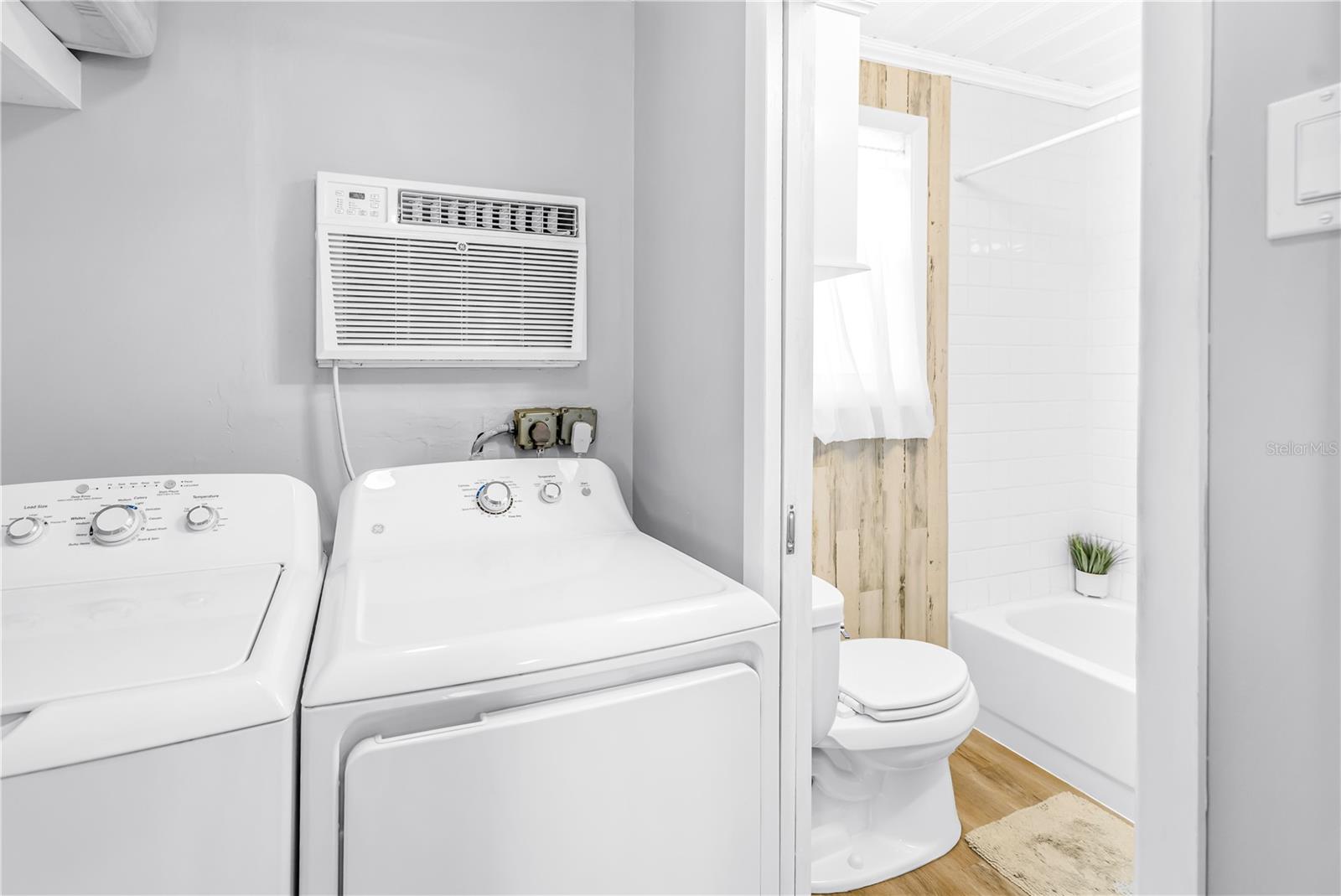 Image 24 of 53 For 308 53rd Street W