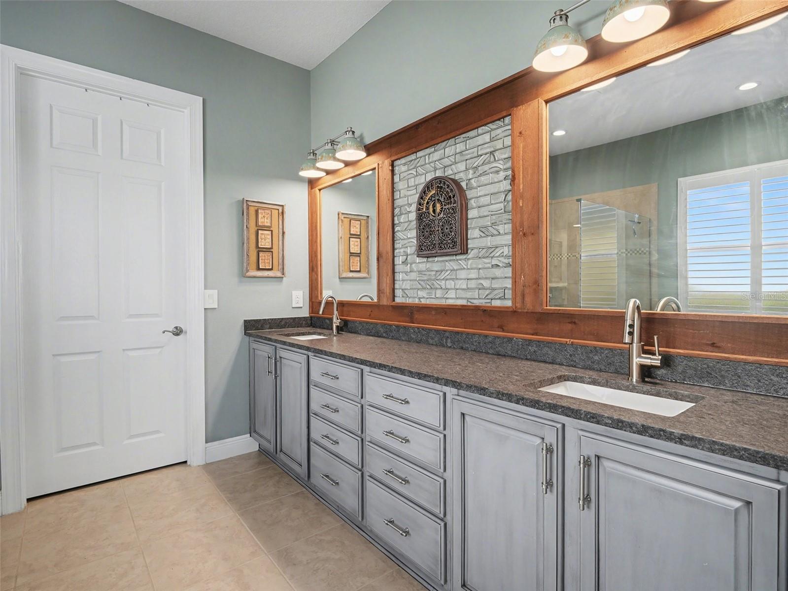 Image 12 of 54 For 1018 Overlook Court