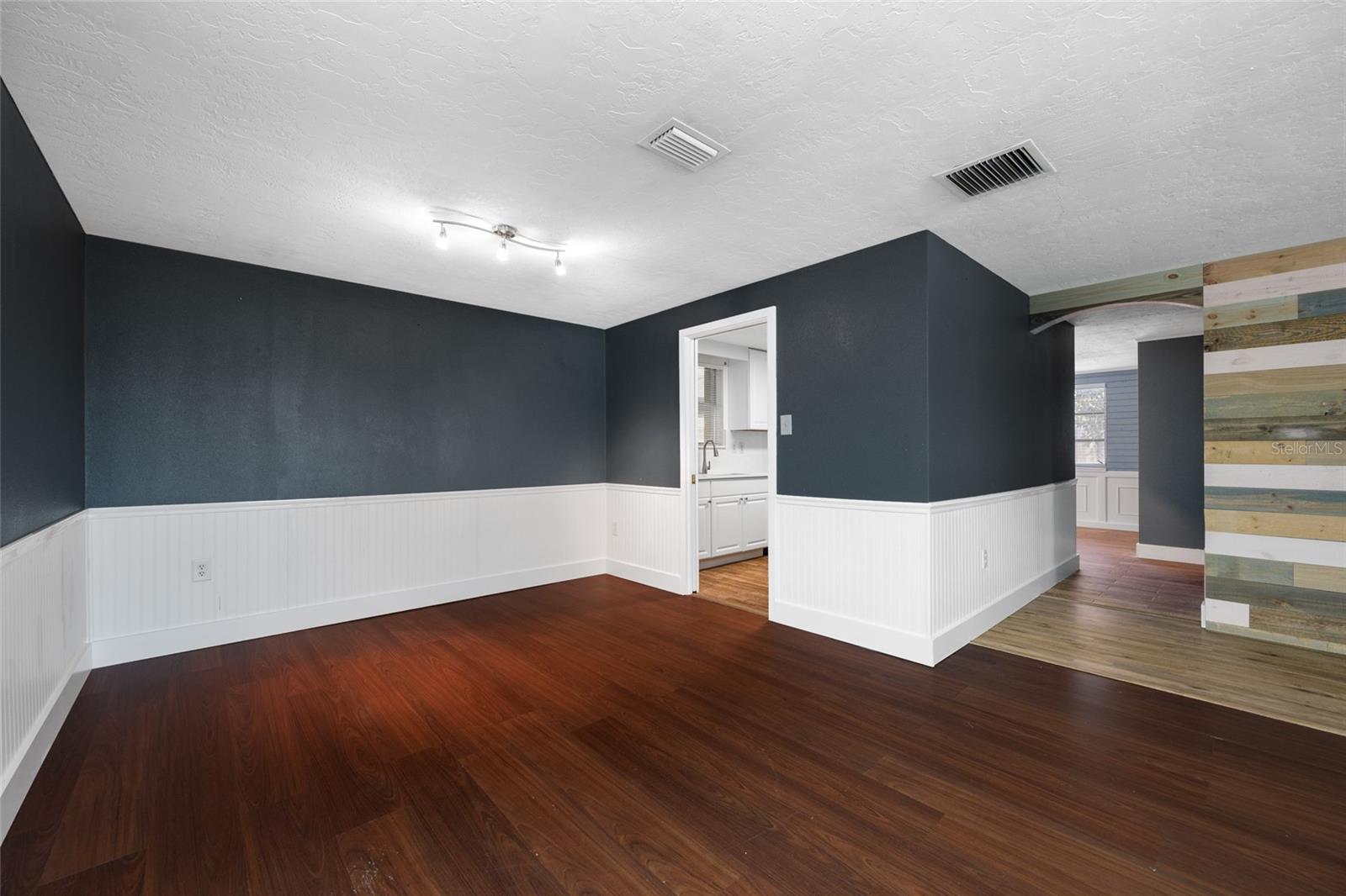 Image 20 of 59 For 10400 Alice M Court