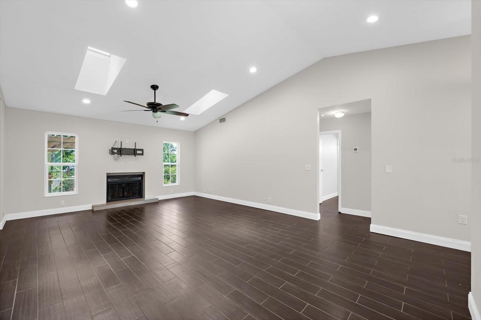 Image 11 of 53 For 1821 Racimo Drive