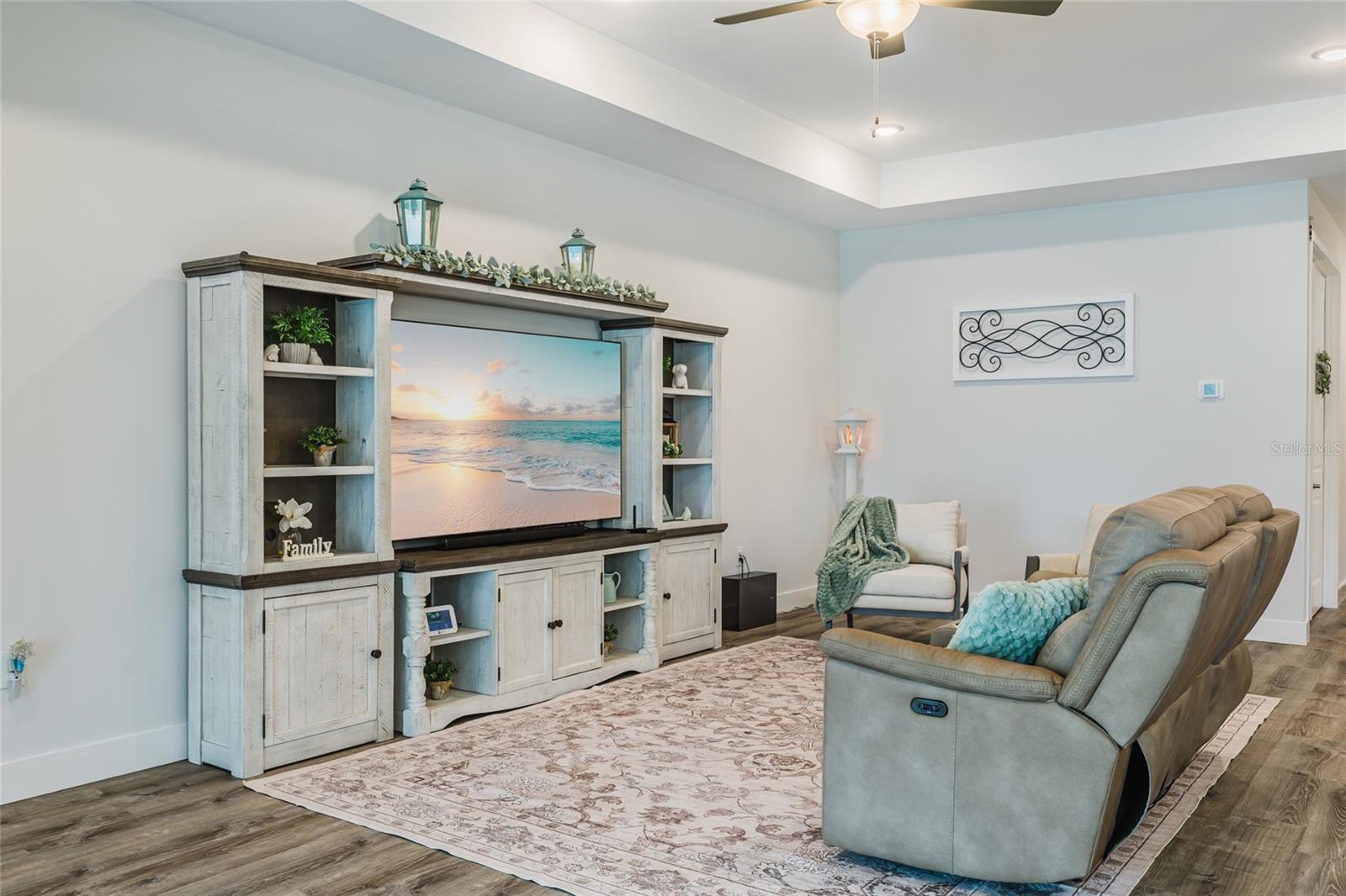 Image 11 of 73 For 908 Hibiscus Avenue