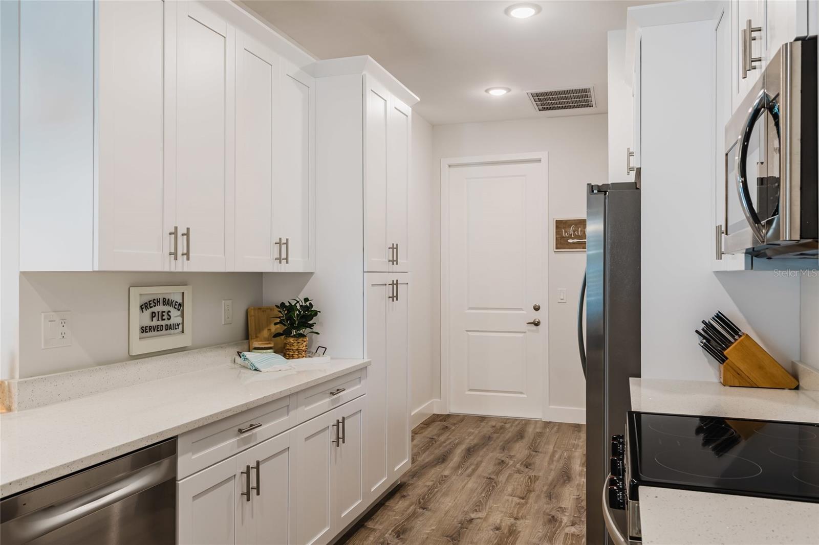 Image 16 of 73 For 908 Hibiscus Avenue