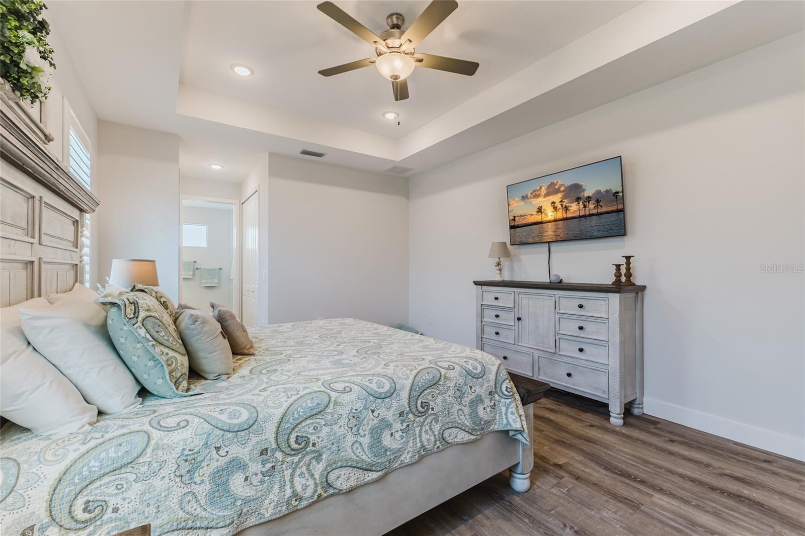 Image 37 of 73 For 908 Hibiscus Avenue