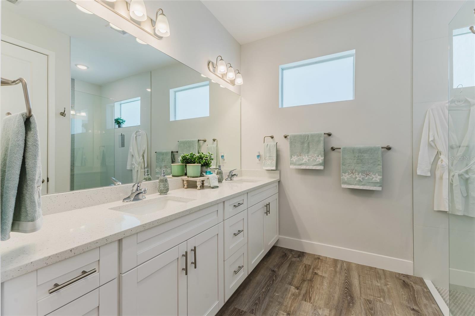 Image 41 of 73 For 908 Hibiscus Avenue