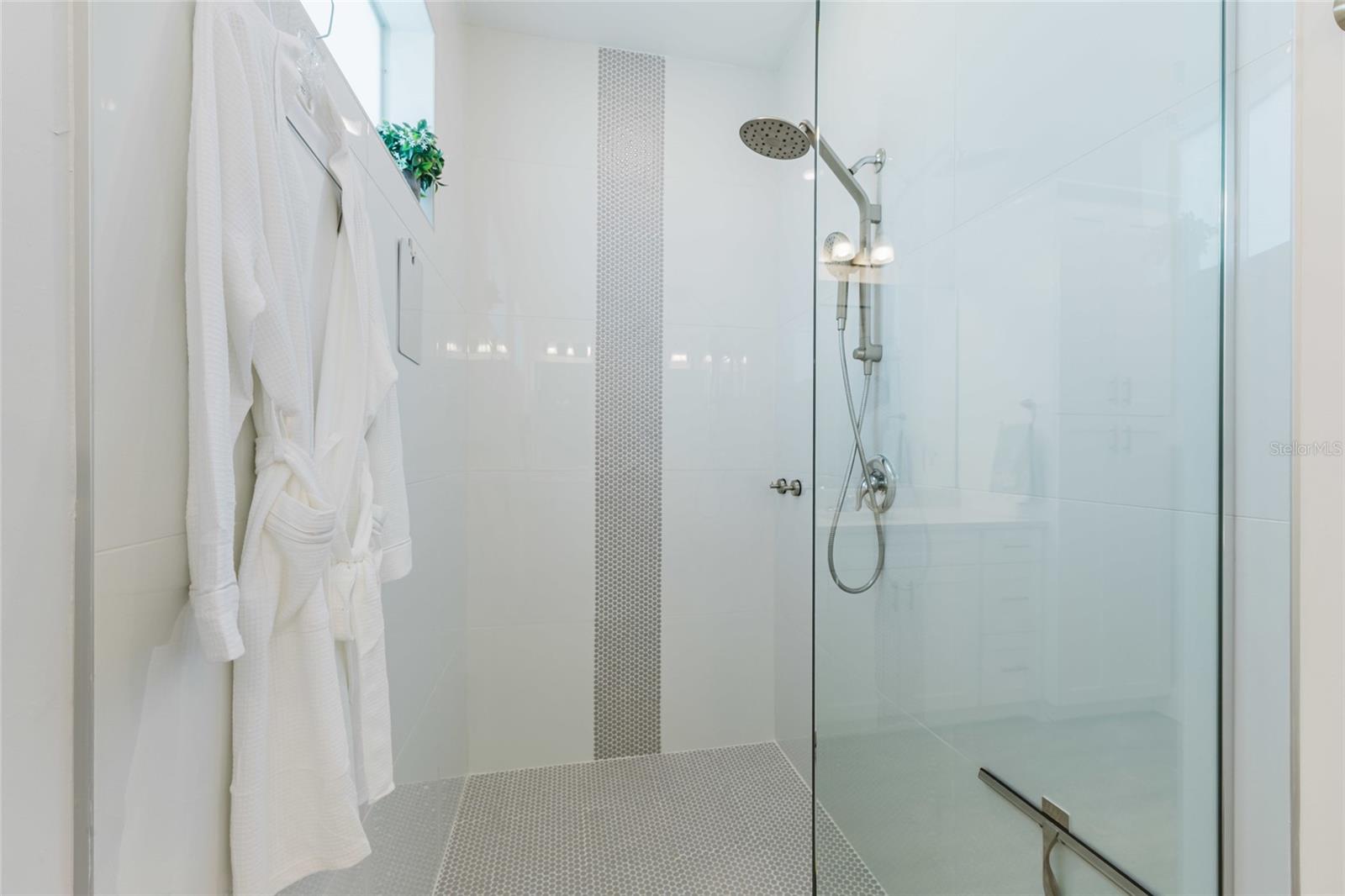 Image 42 of 73 For 908 Hibiscus Avenue