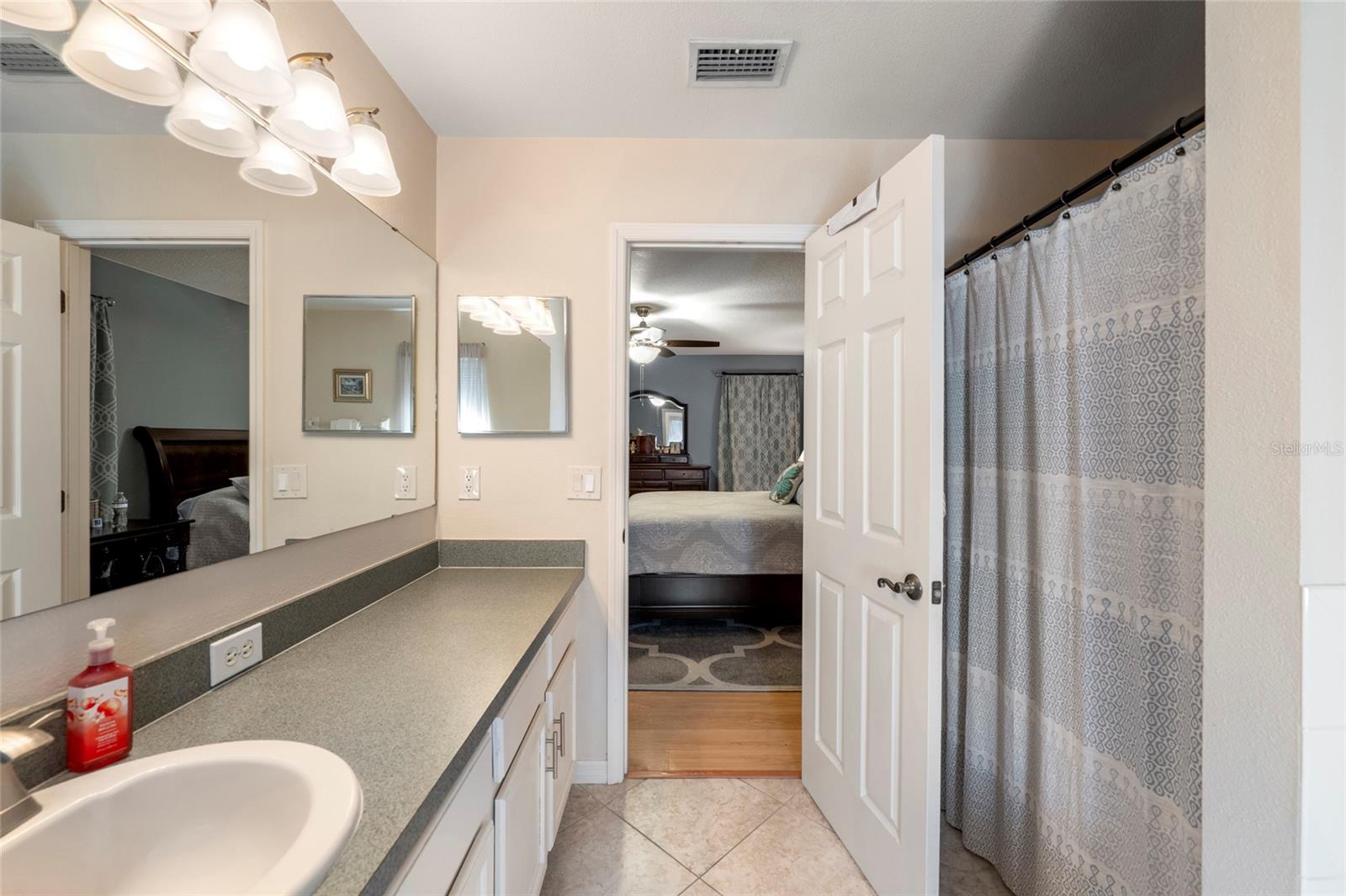 Image 21 of 43 For 4143 Banbury Circle