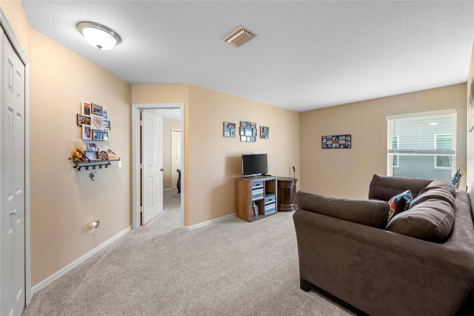 Image 24 of 43 For 4143 Banbury Circle