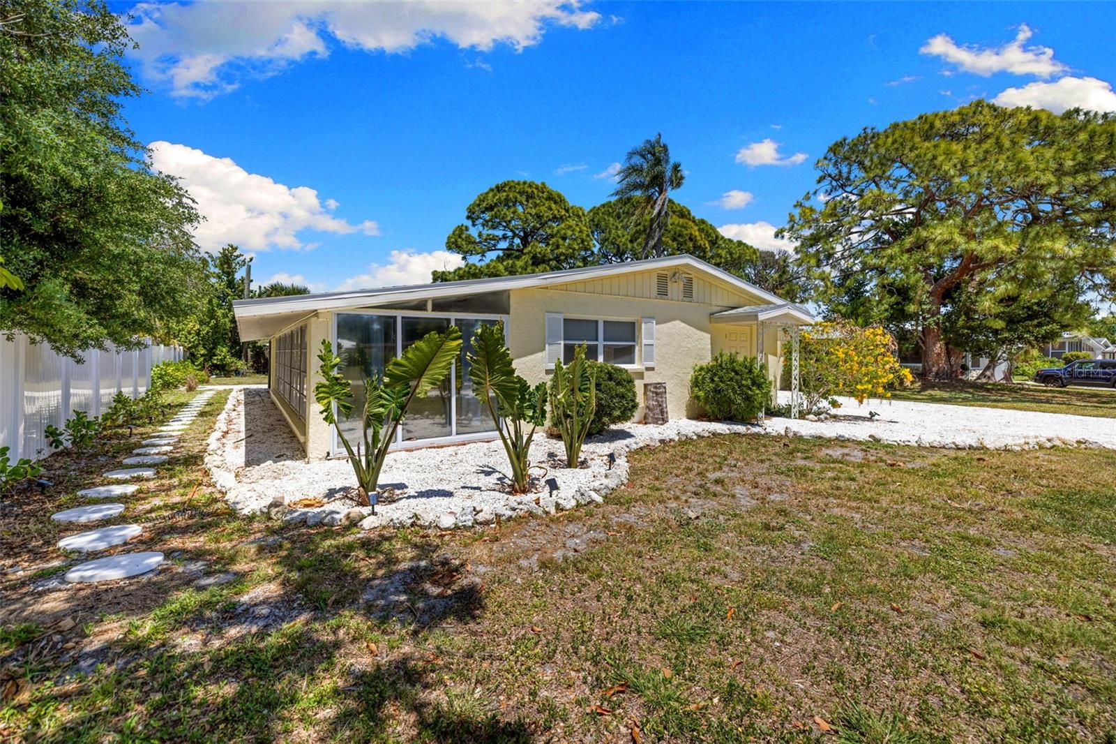 Image 2 of 40 For 6916 Alderwood Drive