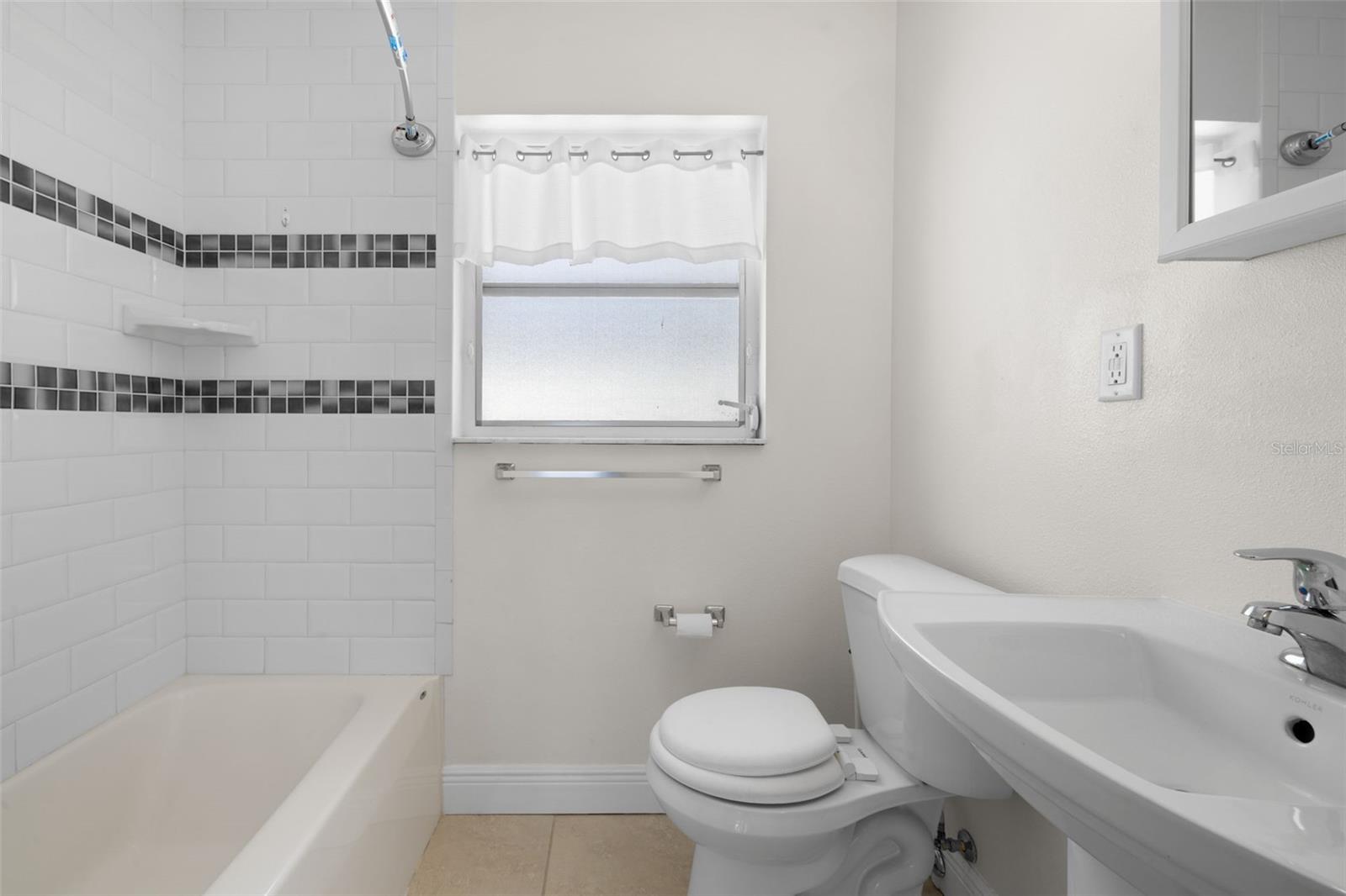 Image 21 of 40 For 6916 Alderwood Drive