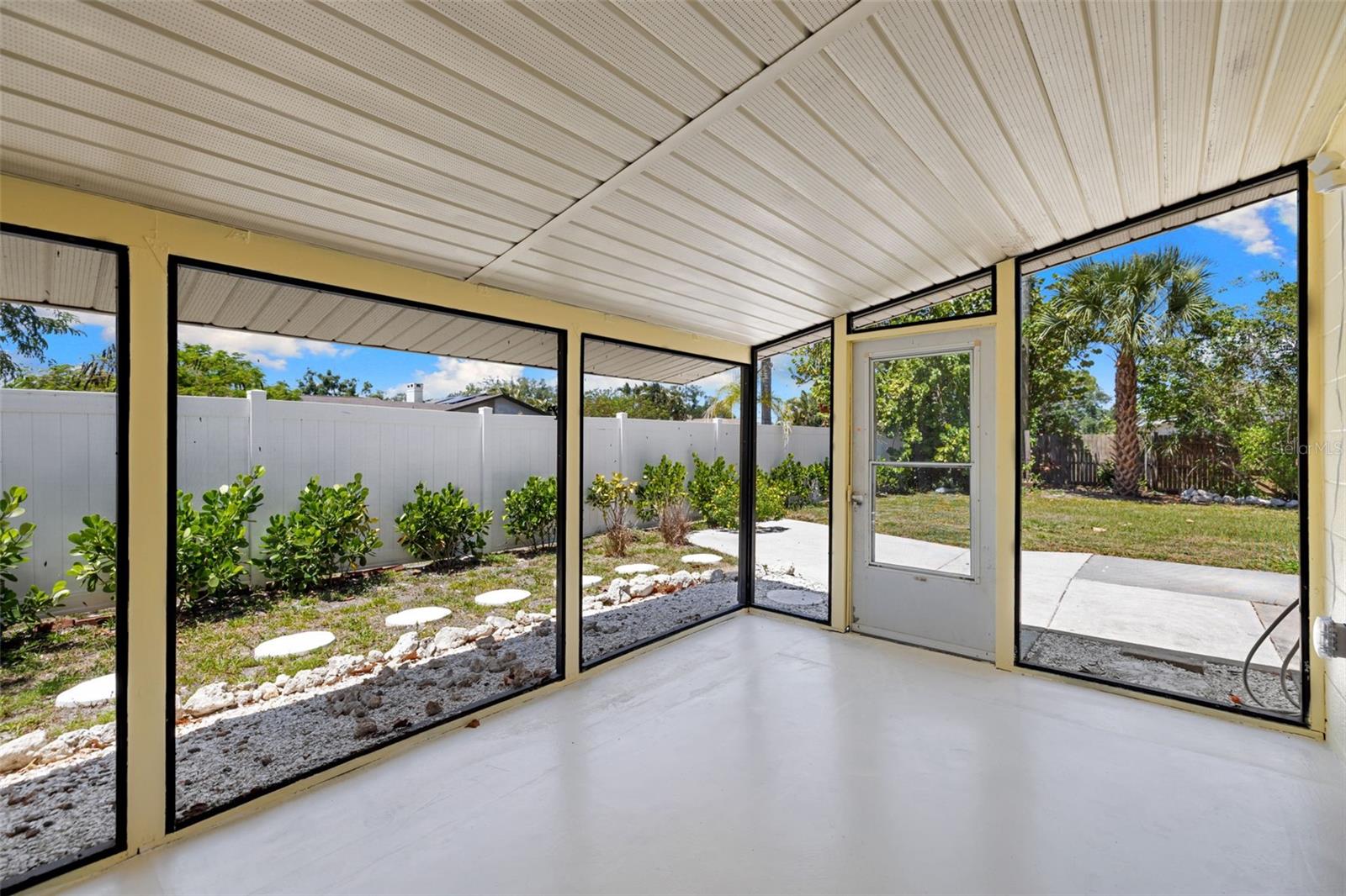 Image 24 of 40 For 6916 Alderwood Drive