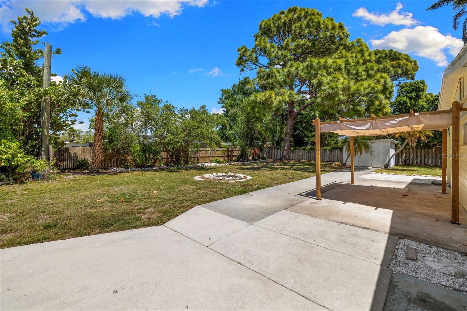 Image 35 of 40 For 6916 Alderwood Drive