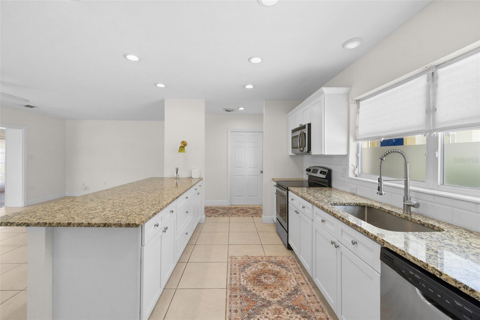 Image 5 of 40 For 6916 Alderwood Drive