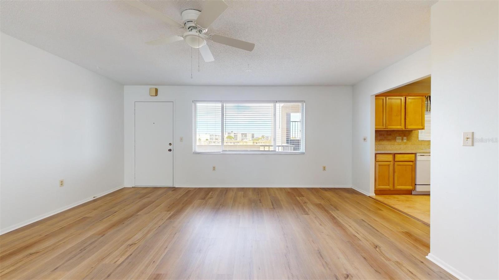 Image 14 of 27 For 4460 Ironwood Circle 407a