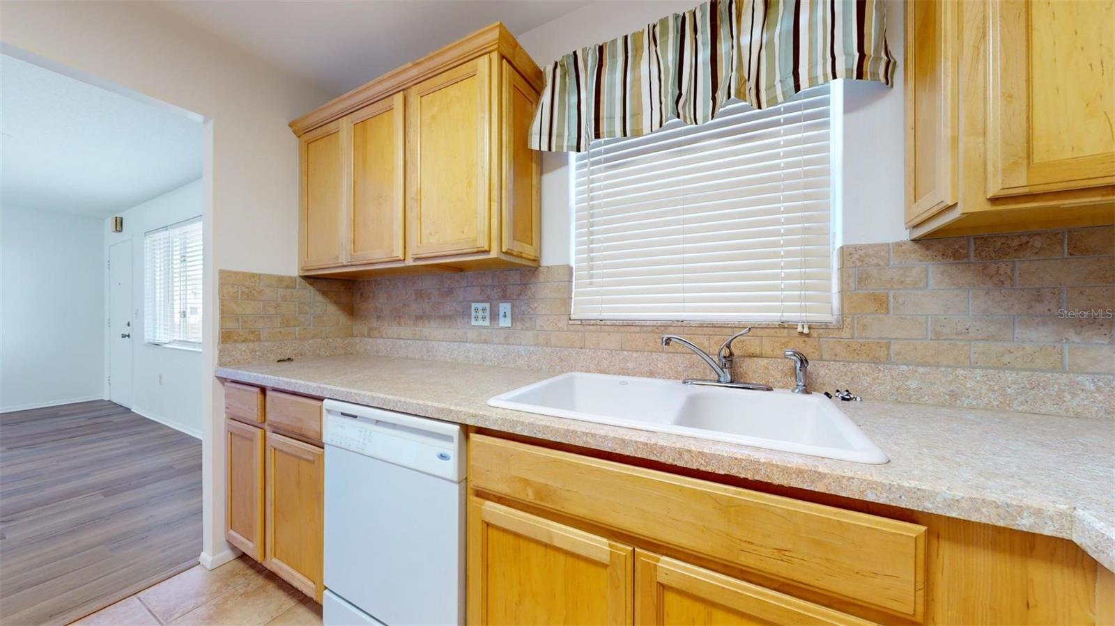 Image 4 of 27 For 4460 Ironwood Circle 407a