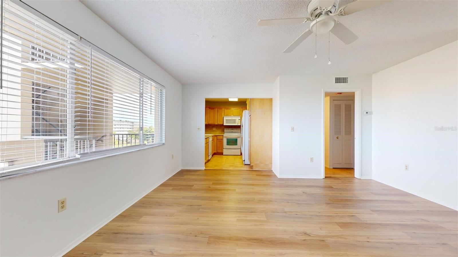 Image 7 of 27 For 4460 Ironwood Circle 407a