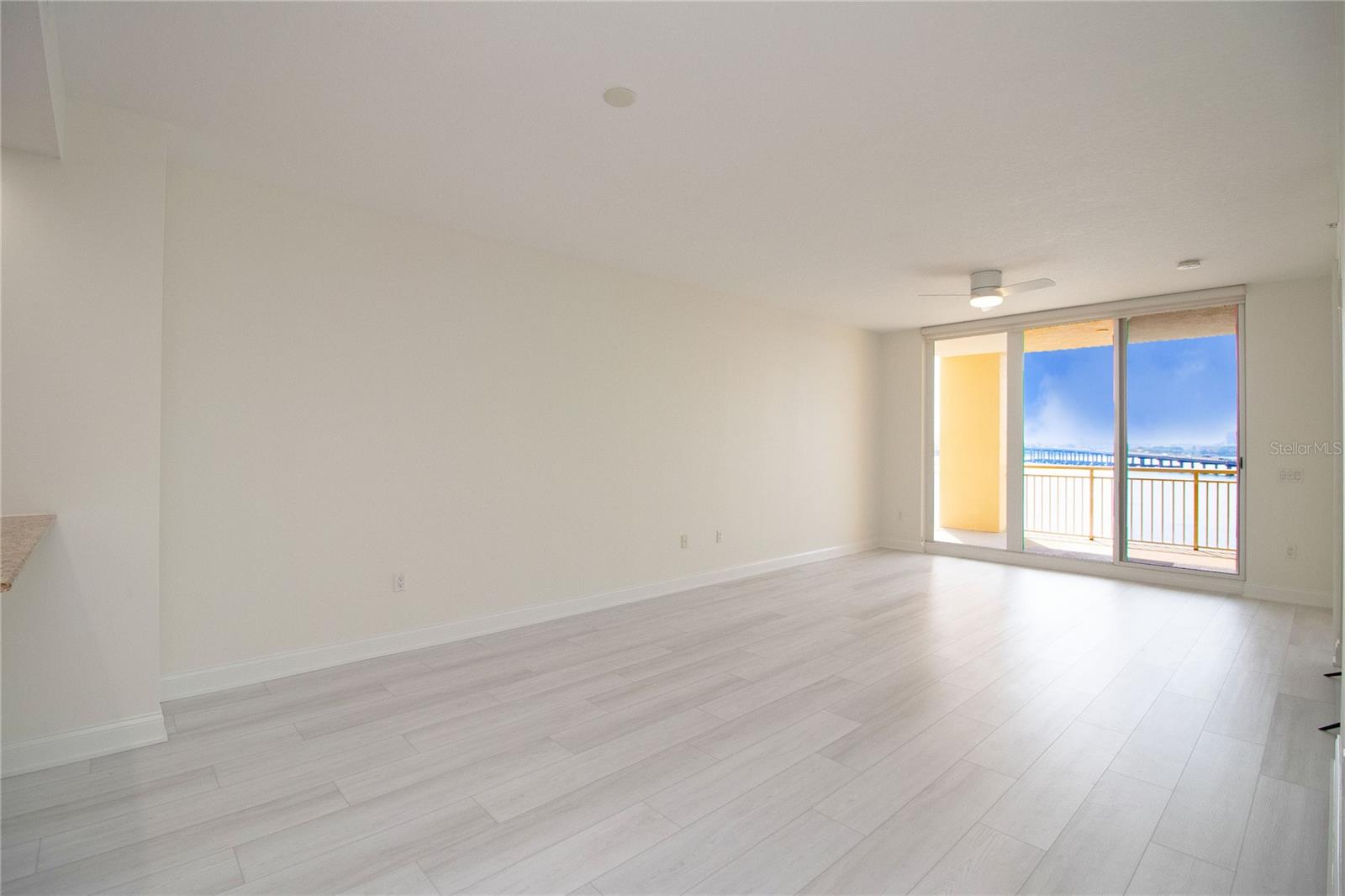 Image 11 of 39 For 615 Riviera Dunes Way 402