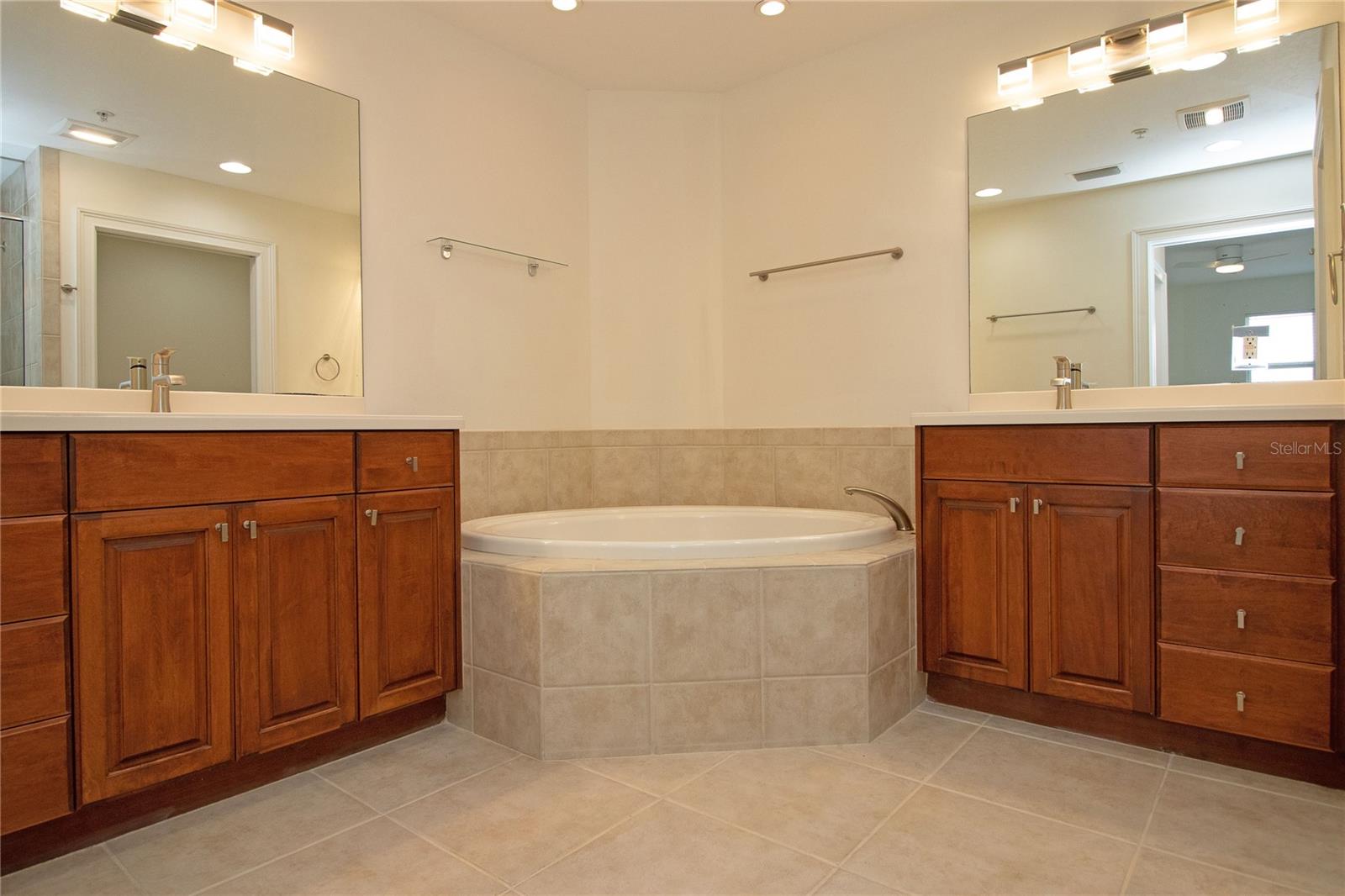 Image 19 of 39 For 615 Riviera Dunes Way 402