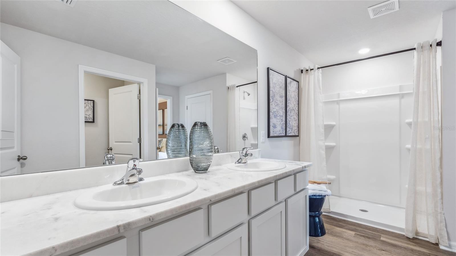 Image 12 of 23 For 8812 Clear View Street